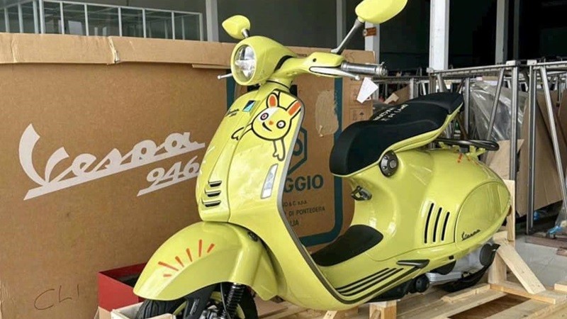 Cận cảnh Vespa 946 10 Anniversario đầu tiên tại Việt Nam