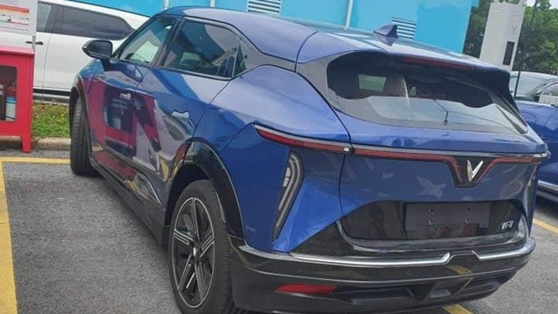 Lộ diện hình ảnh thực tế VinFast VF7 tại Việt Nam
