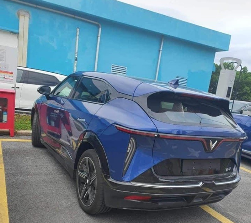 Lộ diện hình ảnh thực tế VinFast VF7 tại Việt Nam Lộ diện hình ảnh thực tế VinFast VF7 tại Việt Nam