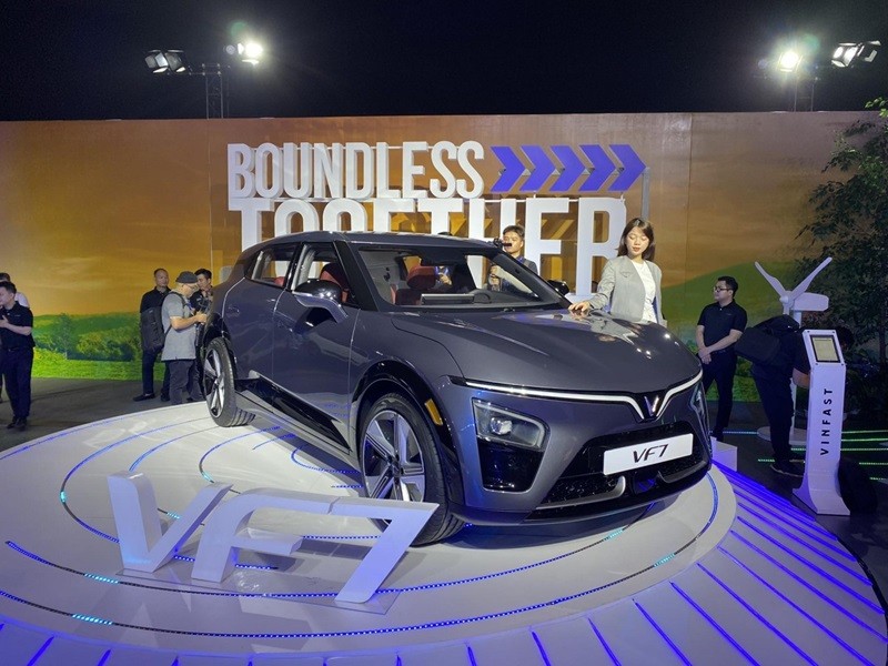 Lộ diện hình ảnh thực tế VinFast VF7 tại Việt Nam Lộ diện hình ảnh thực tế VinFast VF7 tại Việt Nam