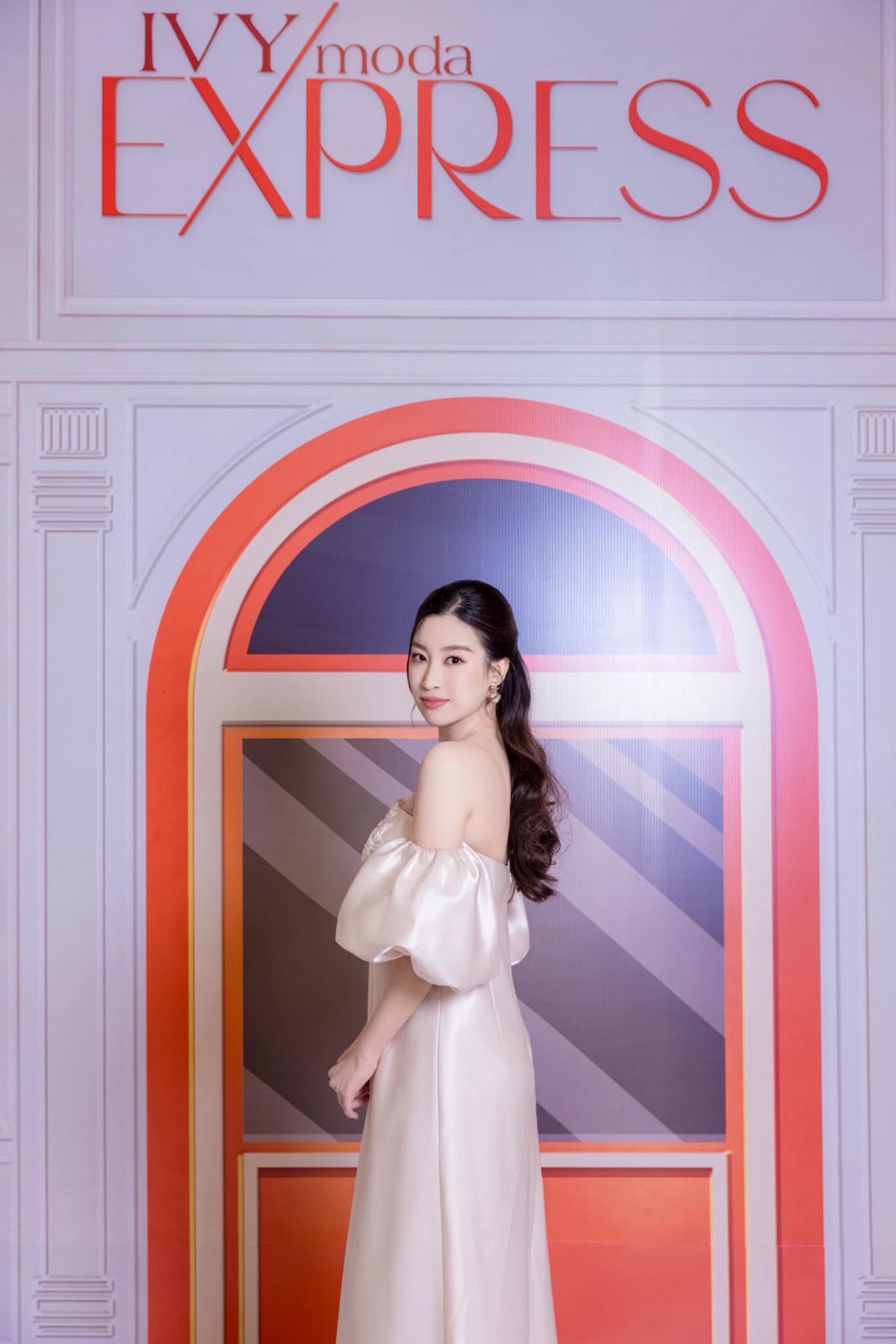 Hoa hậu Đỗ Mỹ Linh đẹp bất chấp