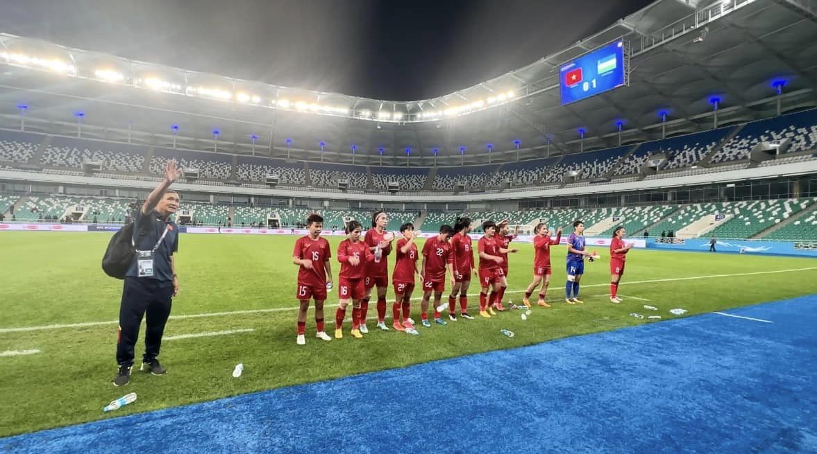 Đội tuyên nữ Việt Nam: HLV Mai Đức Chung phát biểu sau trận thua đáng tiếc trước nữ Uzbekistan Đội tuyên nữ Việt Nam: HLV Mai Đức Chung phát biểu sau trận thua đáng tiếc trước nữ Uzbekistan