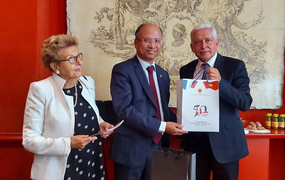 Đại sứ Việt Nam tại Pháp Đinh Toàn Thắng thăm và làm việc tại đảo Corse Đại sứ Việt Nam tại Pháp Đinh Toàn Thắng thăm và làm việc tại đảo Corse
