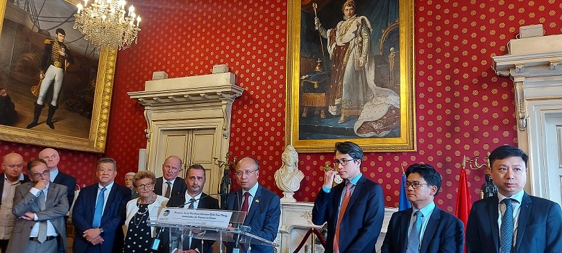 Đại sứ Việt Nam tại Pháp Đinh Toàn Thắng thăm và làm việc tại đảo Corse Đại sứ Việt Nam tại Pháp Đinh Toàn Thắng thăm và làm việc tại đảo Corse