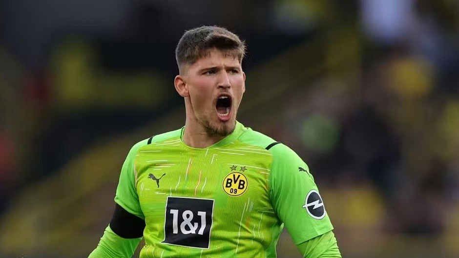 Chuyển nhượng cầu thủ Ngoại hạng Anh: Arsenal ưu tiên Ollie Watkins; Chelsea lên kế hoạch ký Gregor Kobel; MU nên mua Ronald Araujo