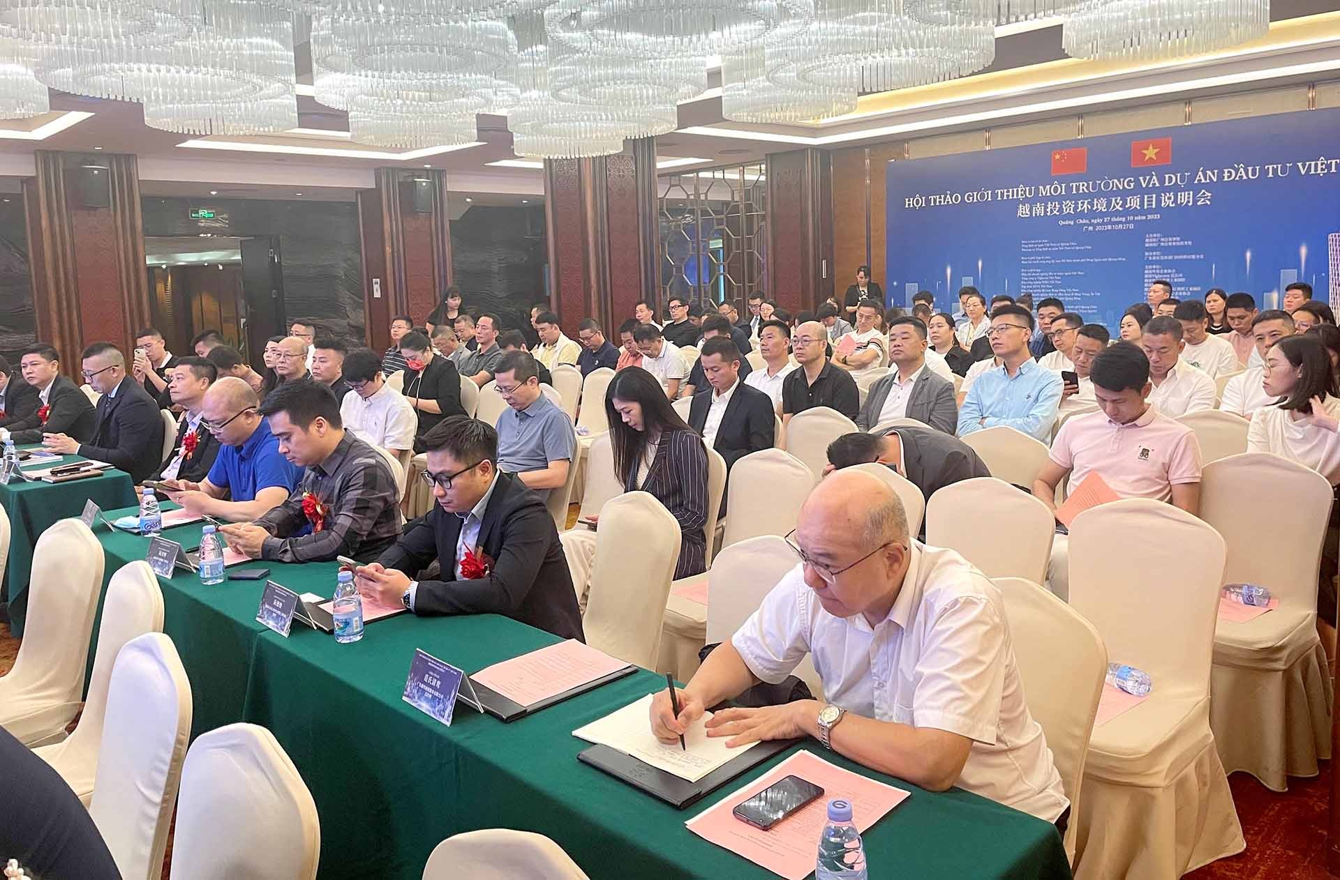 Các đại biểu tham dự Hội thảo.