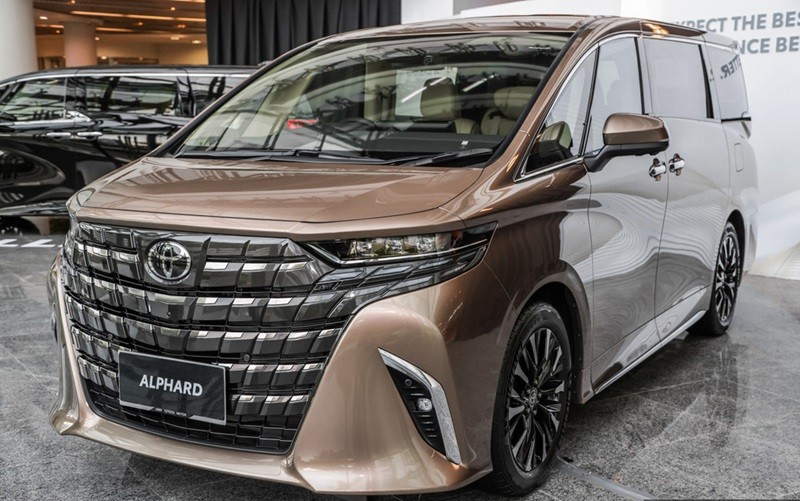 Cận cảnh 'chuyên cơ mặt đất' Toyota Alphard 2024 vừa ra mắt tại Malaysia, giá khoảng 2,67 tỷ đồng