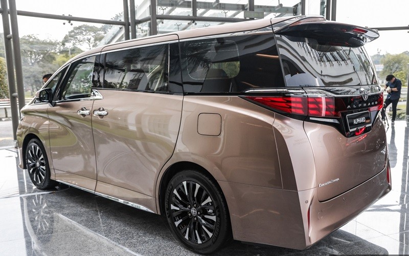 Cận cảnh 'chuyên cơ mặt đất' Toyota Alphard 2024 vừa ra mắt tại Malaysia, giá khoảng 2,67 tỷ đồng