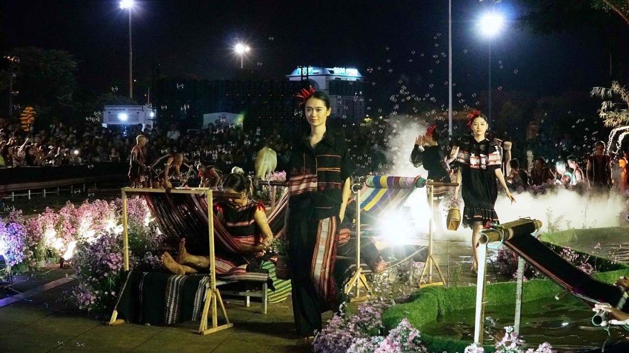 "Gia Lai ơi" - Lời tình ca thổ cẩm "Gia Lai ơi" - Lời tình ca thổ cẩm