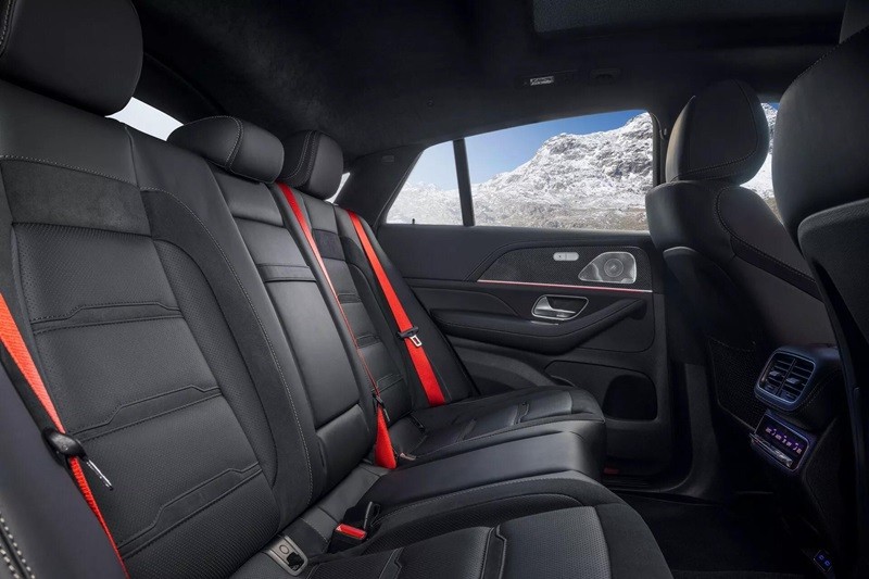 Cận cảnh Mercedes-AMG GLE 53 2026 vừa ra mắt với sức mạnh 543 mã lực