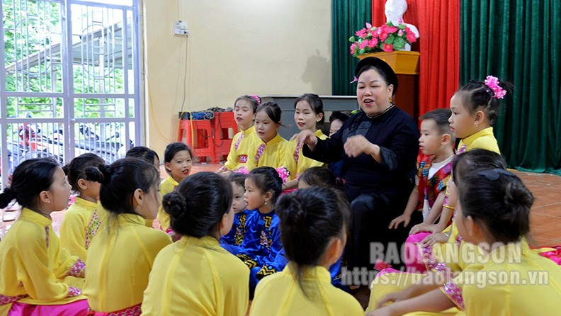 Gìn giữ ngôn ngữ dân tộc Tày, Nùng Lạng Sơn Gìn giữ ngôn ngữ dân tộc Tày, Nùng Lạng Sơn