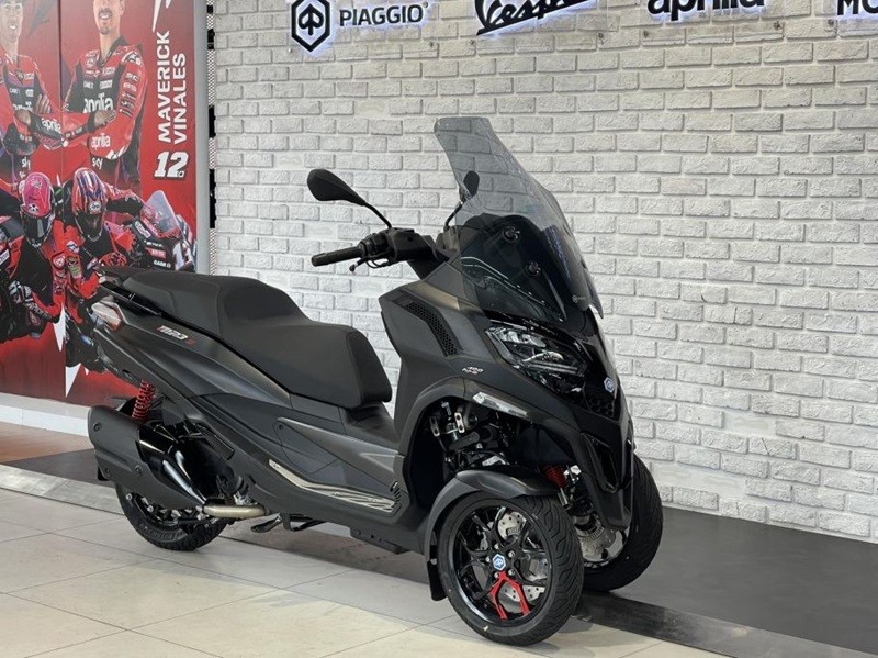 Cận cảnh Piaggio MP3 Sport 400 2023 vừa về Việt Nam, giá 340 triệu đồng