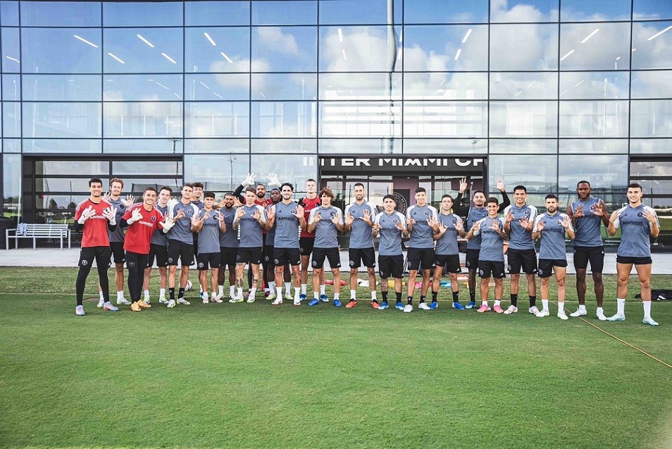 Đây là cách mà Sergio Busquets, Jordi Alba cùng mọi người ở Inter Miami mừng chiến tích của Messi. Đây là cách mà Sergio Busquets, Jordi Alba cùng mọi người ở Inter Miami mừng chiến tích của Messi.