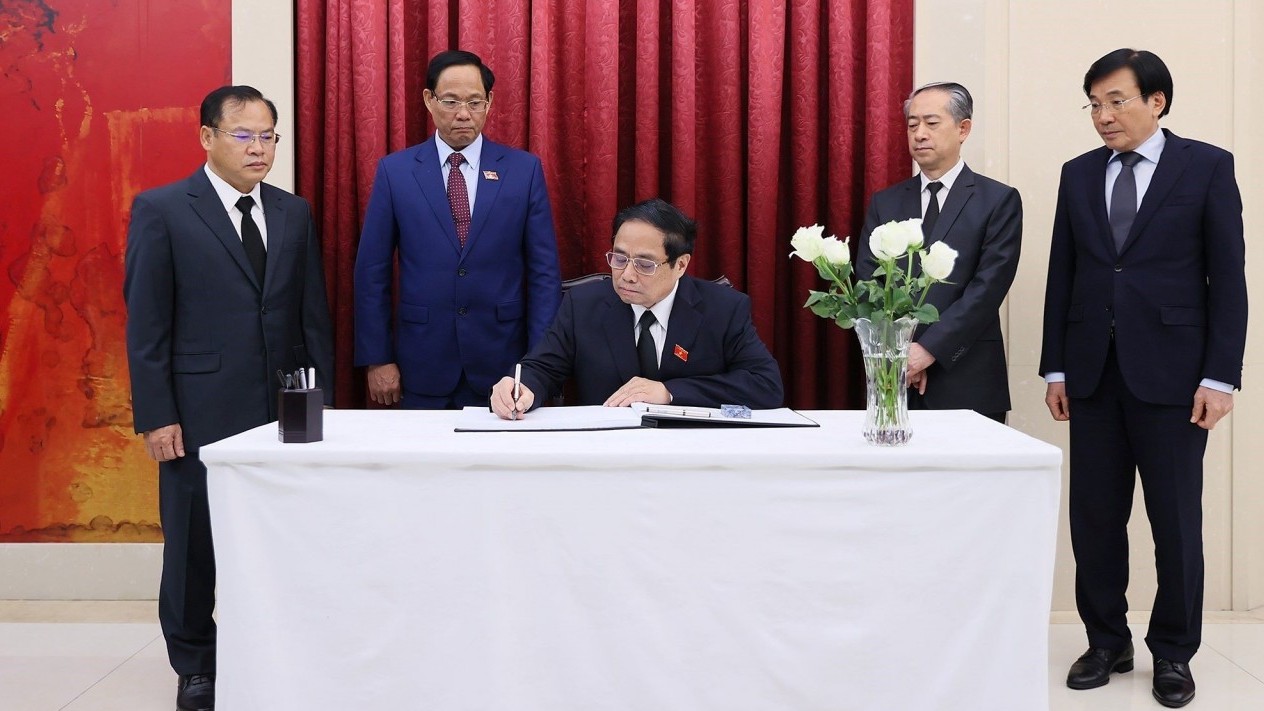 Thủ tướng Phạm Minh Chính viếng nguyên Thủ tướng Trung Quốc Lý Khắc Cường