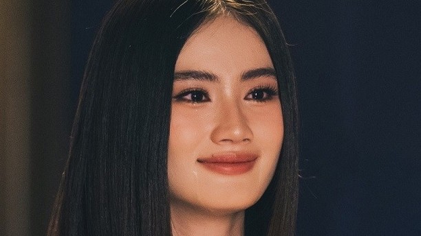 Hoa hậu Ý Nhi hiến tóc, xác nhận đi du học Australia và rời showbiz