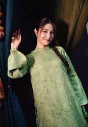 Sao Việt: Diễm My 9X diện áo dài nền nã, Hồ Ngọc Hà thần thái khi dạo phố