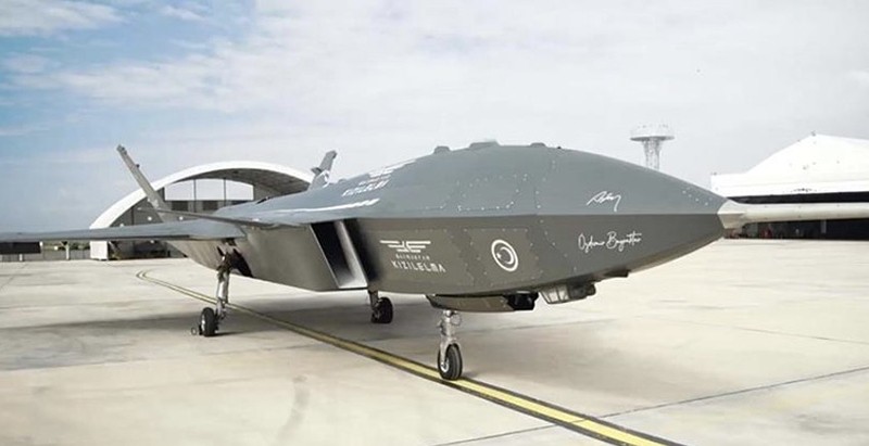 UAV tấn công phản lực Bayraktar Kızılelma