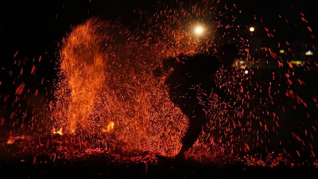 Độc đáo và huyền bí Lễ nhảy lửa của dân tộc Pà Thẻn thu hút sự hiếu kỳ của du khách