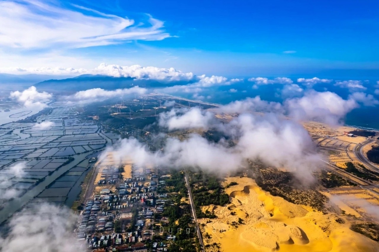 Hạ tầng Khu kinh tế Nhơn Hội được đầu tư bài bản, thu hút nhiều doanh nghiệp vào đầu tư (Ảnh: Dũng Nhân). Hạ tầng Khu kinh tế Nhơn Hội được đầu tư bài bản, thu hút nhiều doanh nghiệp vào đầu tư (Ảnh: Dũng Nhân).