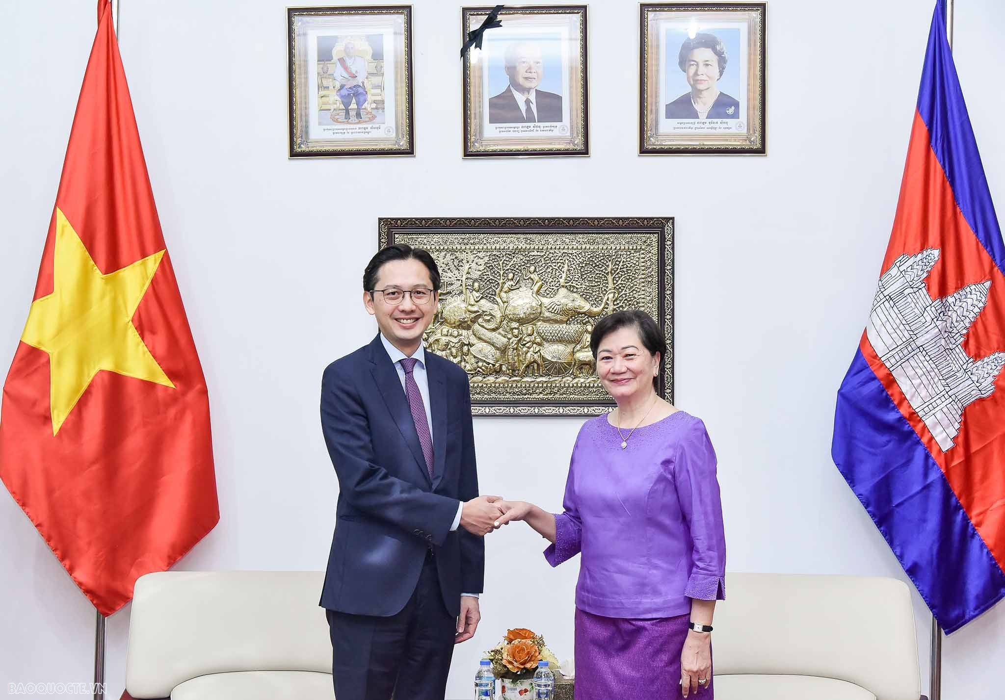 Thứ trưởng Ngoại giao Đỗ Hùng Việt chúc mừng kỷ niệm 70 năm Ngày Độc lập Vương quốc Campuchia