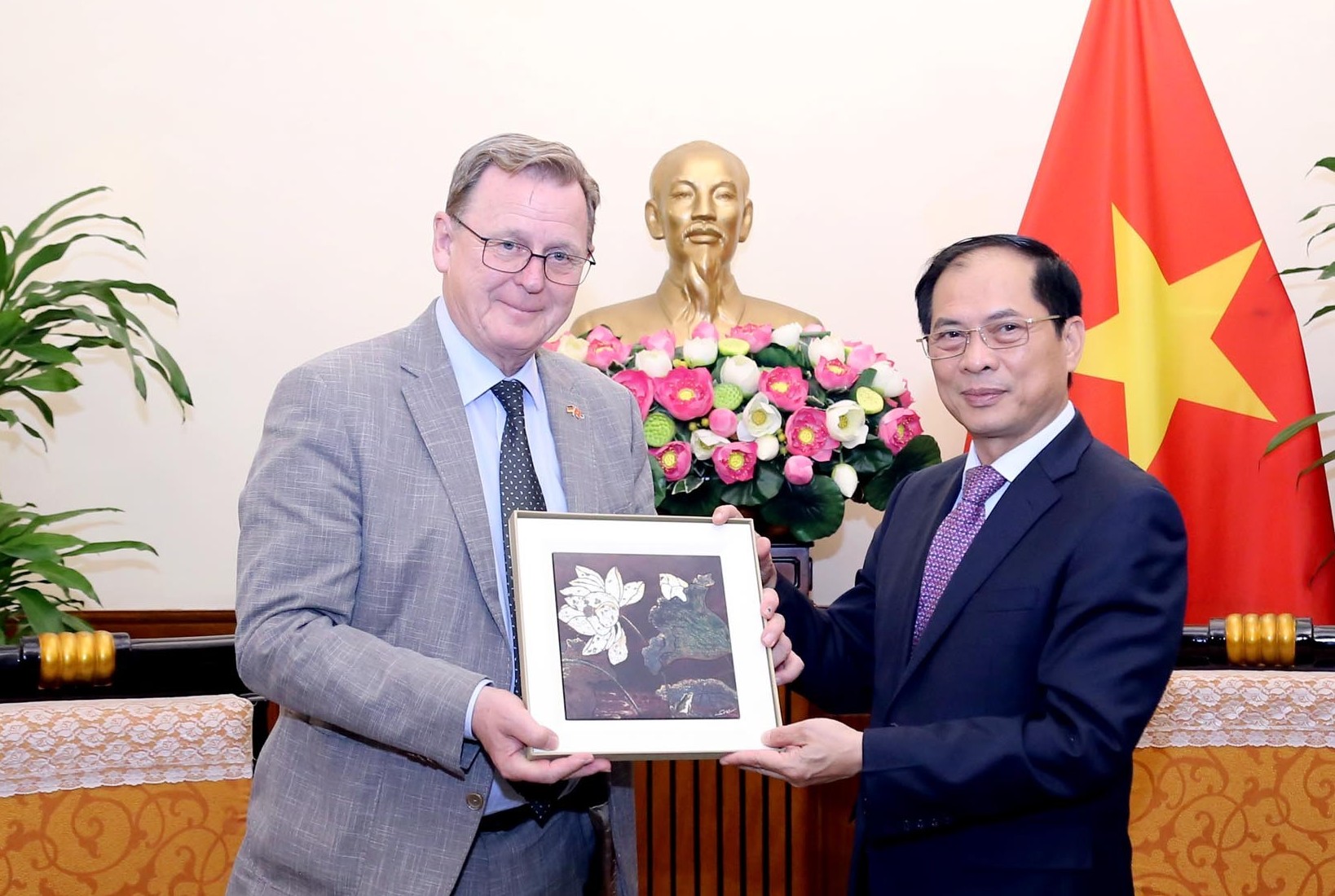 Bộ trưởng Ngoại giao Bùi Thanh Sơn tiếp Thủ hiến bang Thüringen, CHLB Đức