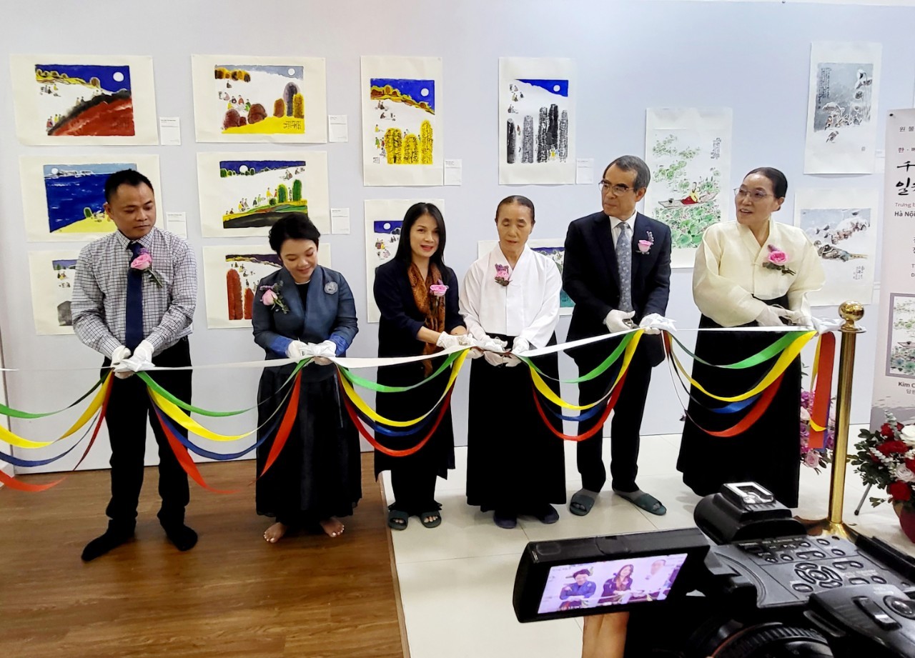 Khai mạc triển lãm tranh Việt - Hàn: Triển lãm tranh Việt - Hàn: 'Phật pháp được lưu truyền tại thành phố Hà Nội nghìn năm'