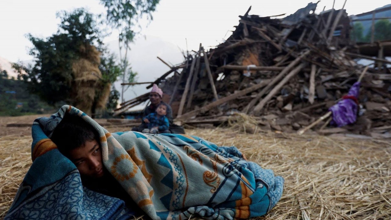 Khung cảnh đau thương sau trận động đất làm rung chuyển Nepal