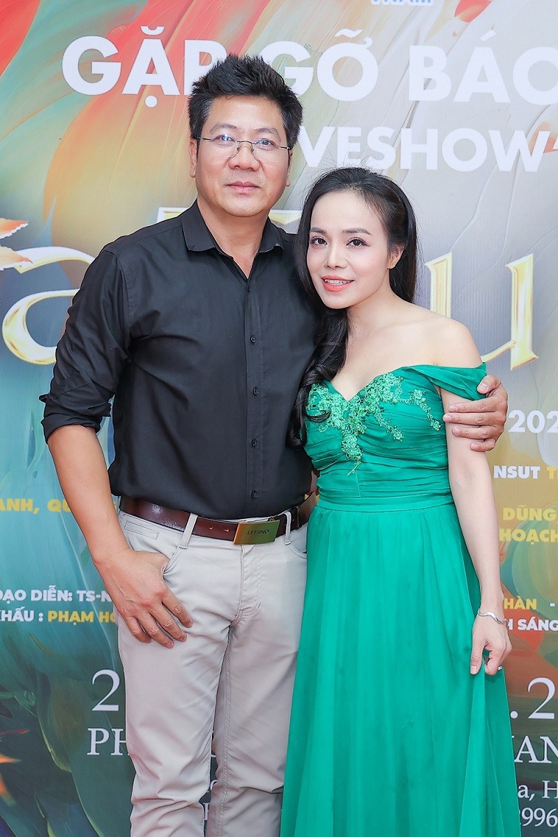 Ca sĩ Lan Anh và nhiều nghệ sĩ dự họp báo giới thiệu đêm nhạc Mùa Thu vàng