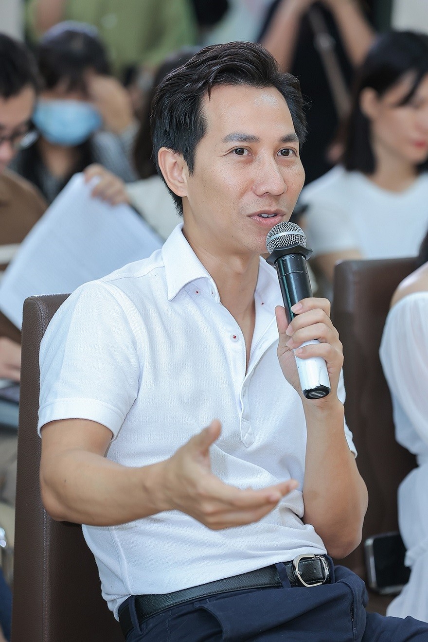 Ca sĩ Lan Anh và nhiều nghệ sĩ dự họp báo giới thiệu đêm nhạc Mùa Thu vàng