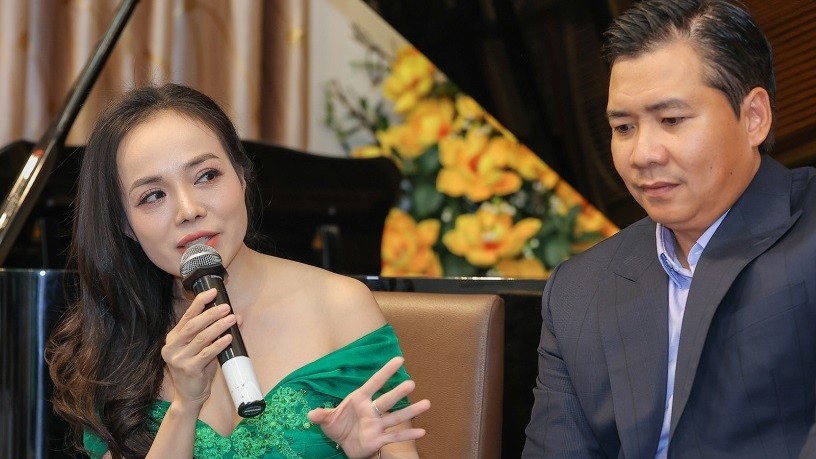 Ca sĩ Lan Anh và nhiều nghệ sĩ dự họp báo giới thiệu đêm nhạc Mùa Thu vàng