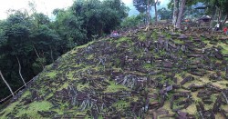 Phát hiện chấn động về kim tự tháp cổ nhất thế giới tại Indonesia