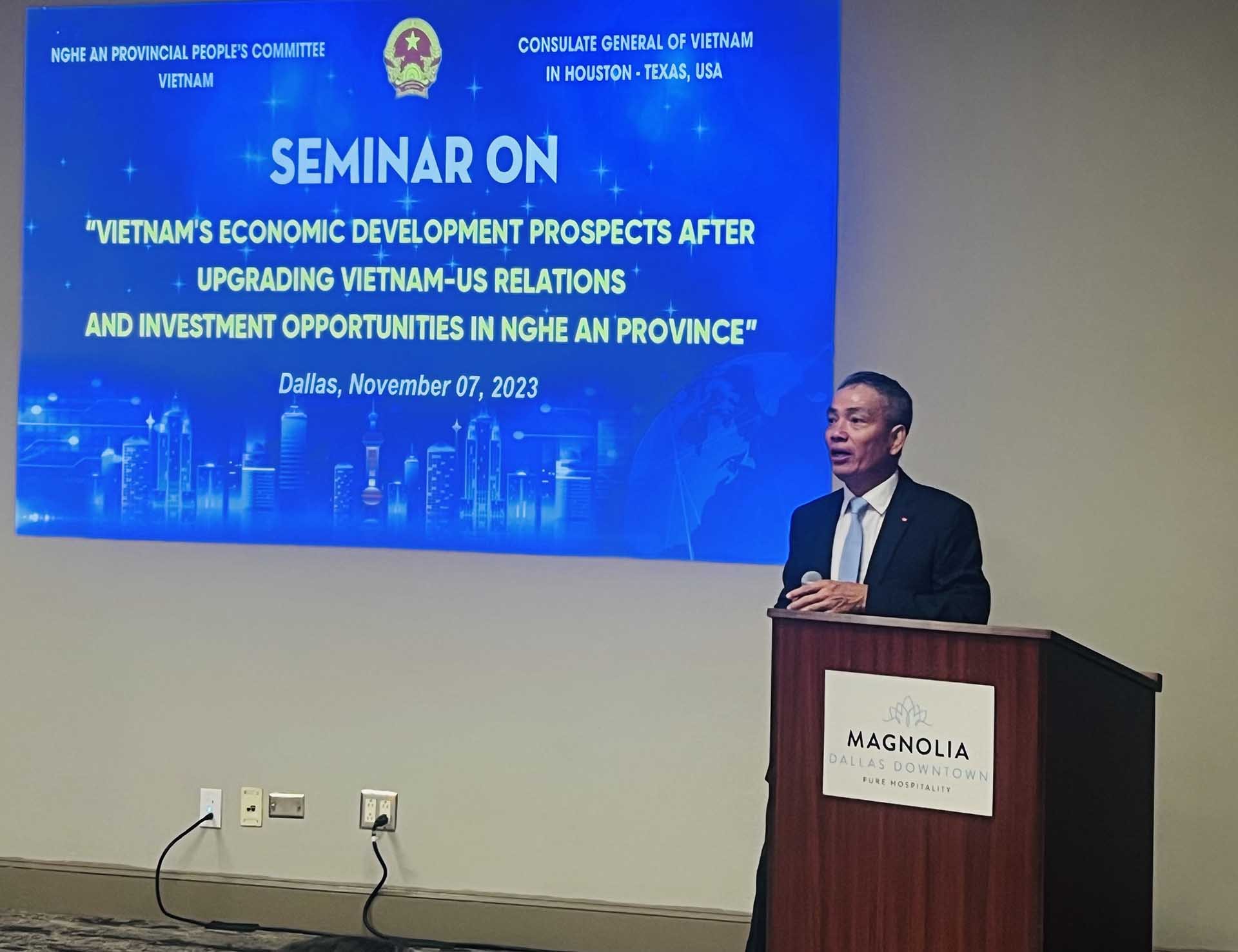 Tổng lãnh sự Nguyễn Trắc Bá phát biểu. Tổng lãnh sự Nguyễn Trắc Bá phát biểu.