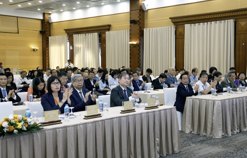 Các đại biểu tham dự.