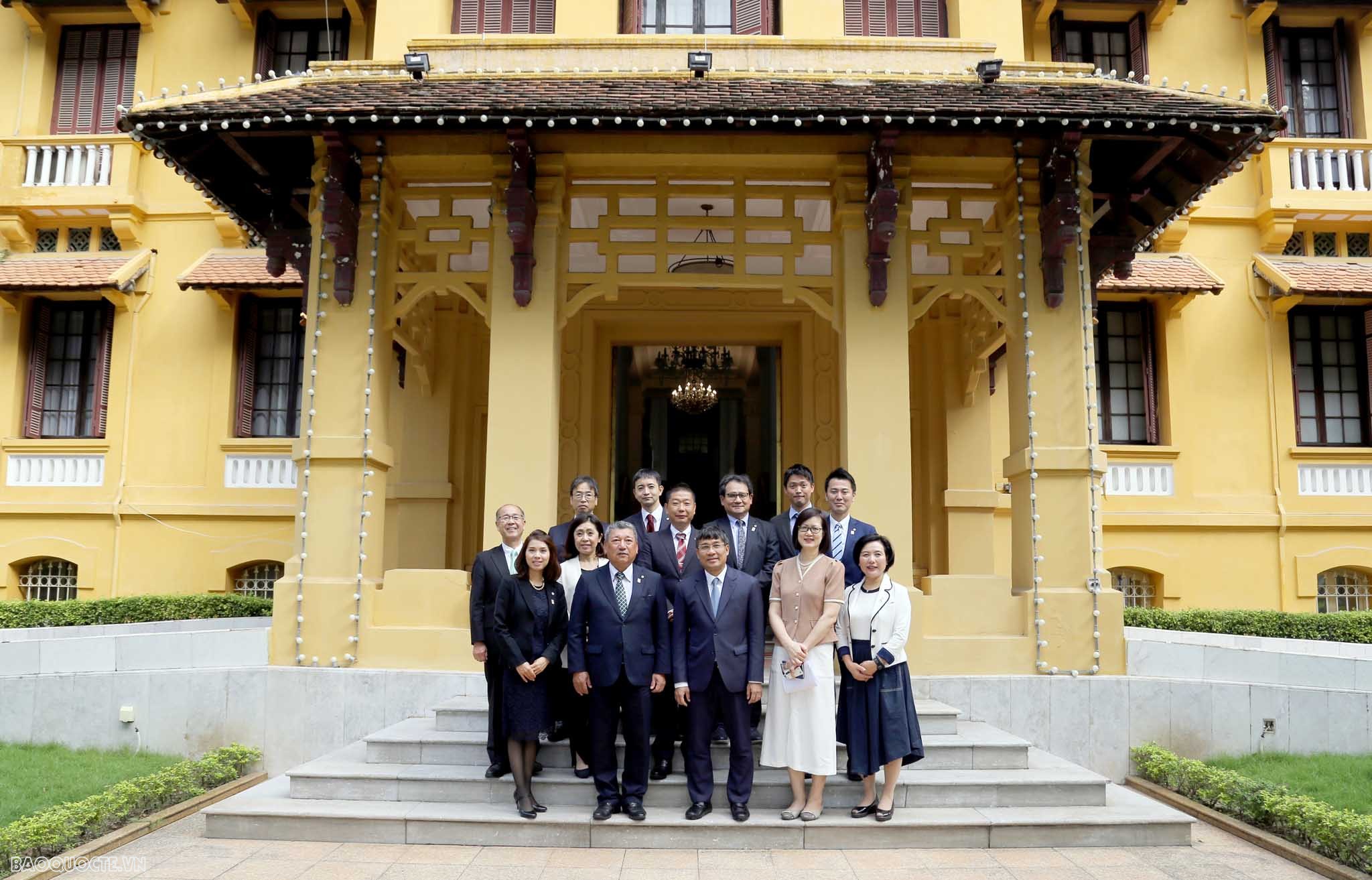 Thứ trưởng Thường trực Ngoại giao Nguyễn Minh Vũ tiếp đoàn Liên minh nghị sĩ hữu nghị Nhật-Việt tỉnh Osaka, Nhật Bản