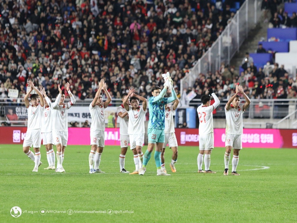 Asian Cup 2023: AFC giành lời khen đội tuyển Việt Nam và thủ môn Đặng Văn Lâm Asian Cup 2023: AFC giành lời khen đội tuyển Việt Nam và thủ môn Đặng Văn Lâm