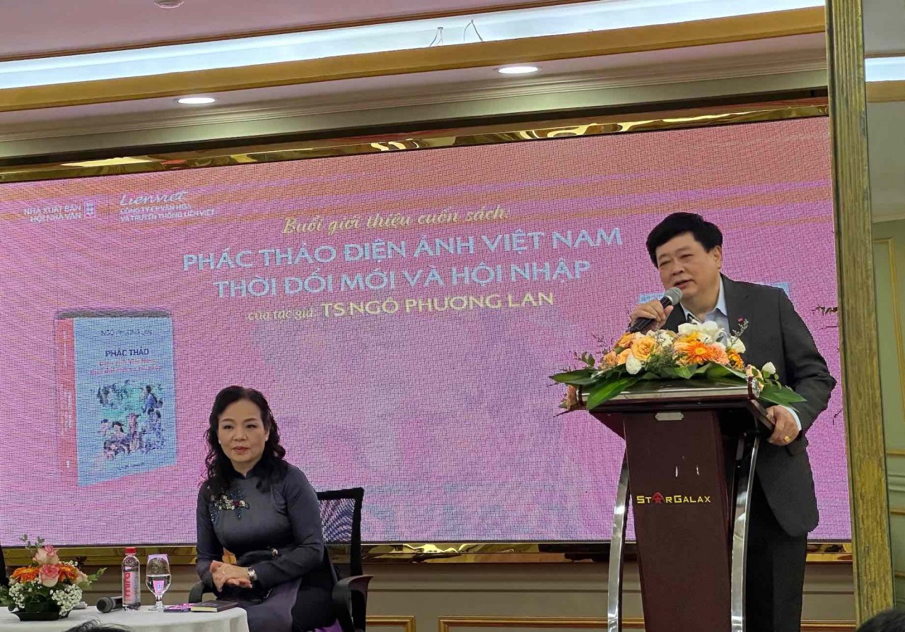 Phác thảo điện ảnh Việt Nam thời đổi mới và hội nhập: Cuốn sách chứa đầy tâm huyết của tác giả trong 30 năm gắn bó và cống hiến Phác thảo điện ảnh Việt Nam thời đổi mới và hội nhập: Cuốn sách chứa đầy tâm huyết của tác giả trong 30 năm gắn bó và cống hiến