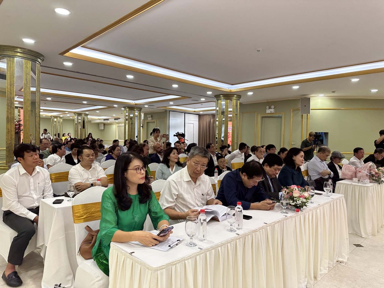 Phác thảo điện ảnh Việt Nam thời đổi mới và hội nhập: Cuốn sách chứa đầy tâm huyết của tác giả trong 30 năm gắn bó và cống hiến Phác thảo điện ảnh Việt Nam thời đổi mới và hội nhập: Cuốn sách chứa đầy tâm huyết của tác giả trong 30 năm gắn bó và cống hiến