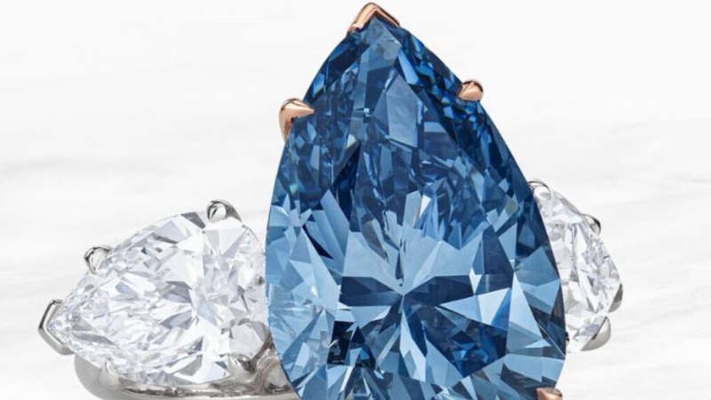 Thụy Sỹ: Viên kim cương xanh đặc biệt quý hiếm được bán với giá hơn 40 triệu USD