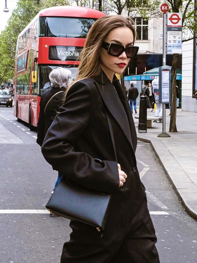 Bên cạnh dòng Birkin trị giá khoảng nửa tỷ đồng, người đẹp sinh năm 1984 còn sử dụng thiết kế Hermes Kelly vài trăm triệu đồng. 