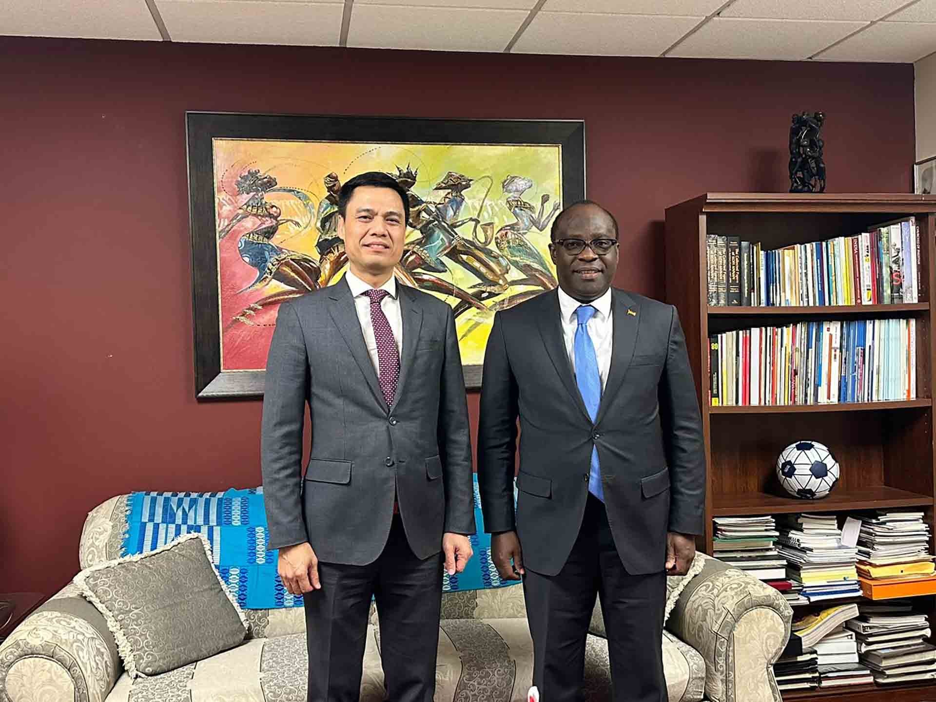 Đại sứ Đặng Hoàng Giang và Đại sứ Harold Agyeman. (Nguồn: Phái đoàn Việt Nam tại LHQ)