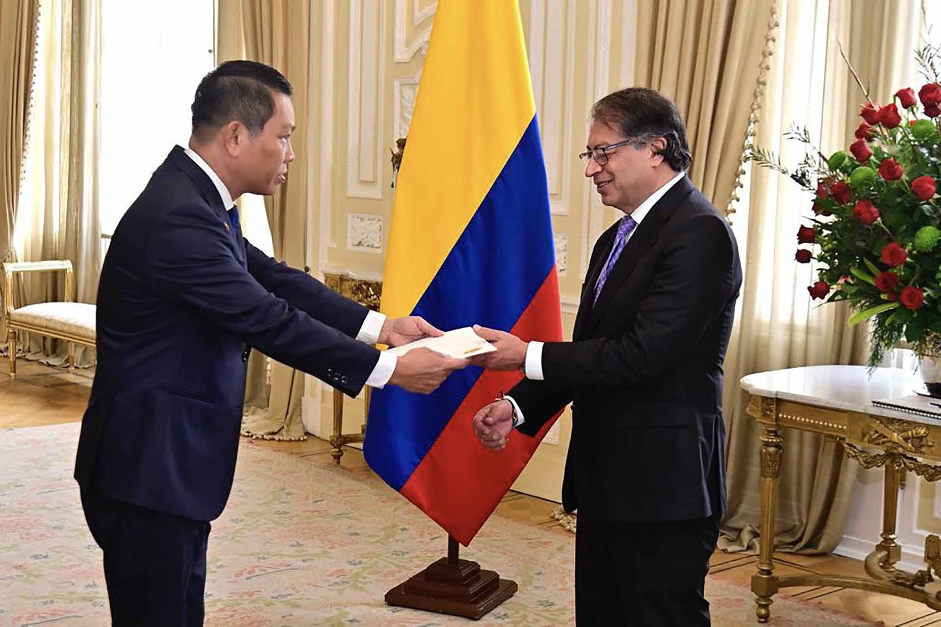 Đại sứ Vũ Trung Mỹ trình Thư ủy nhiệm lên Tổng thống Colombia