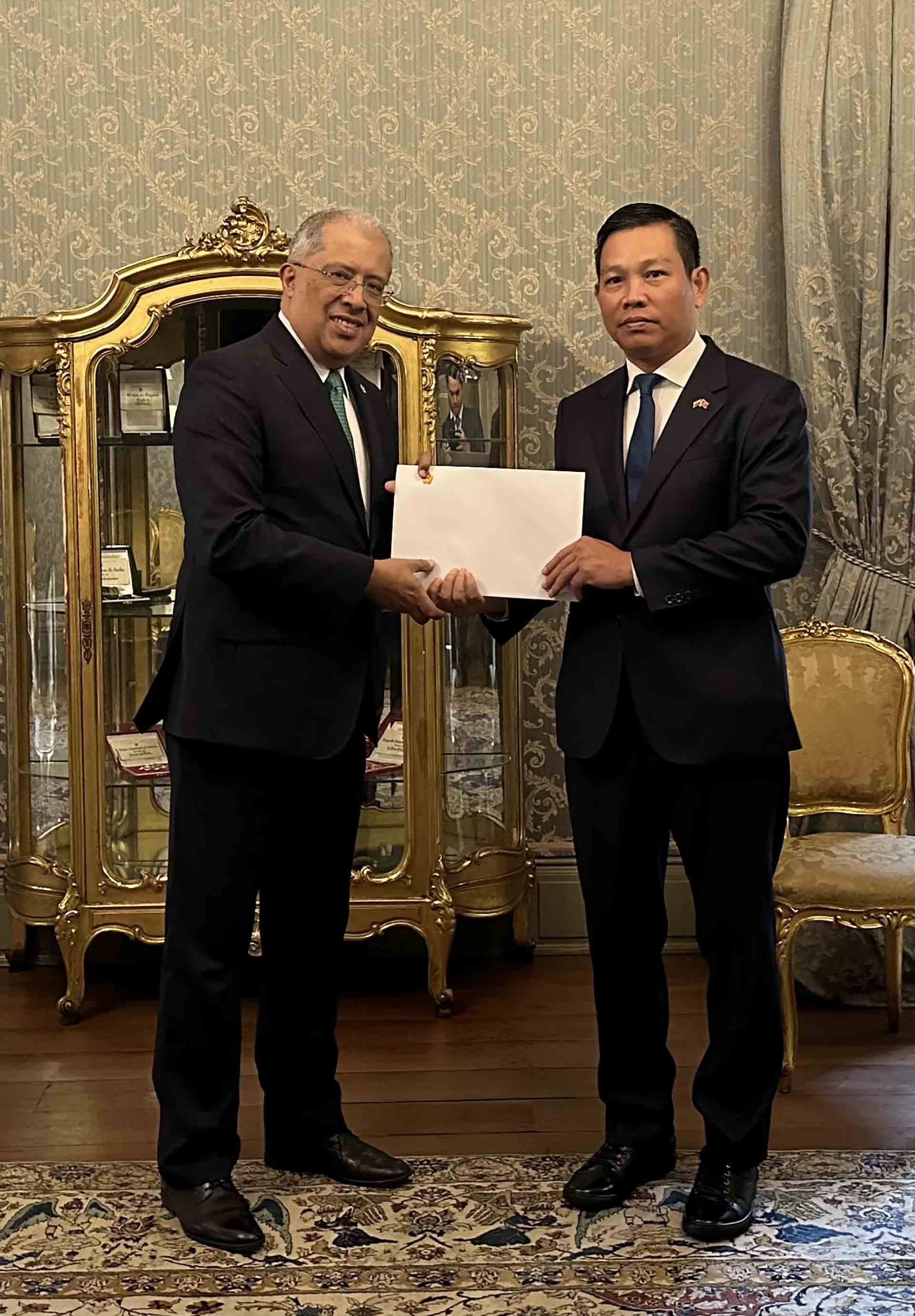 Đại sứ Vũ Trung Mỹ trình Thư ủy nhiệm lên Tổng thống Colombia