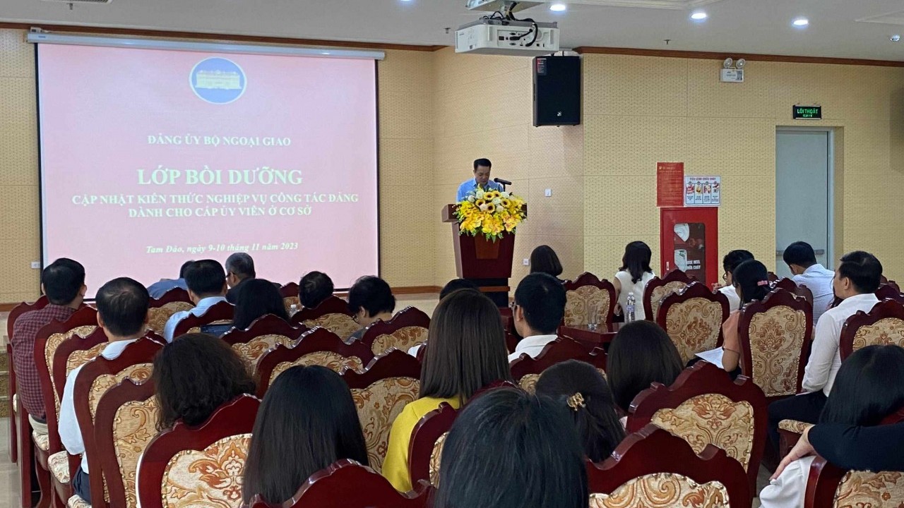 Đảng ủy Bộ Ngoại giao tổ chức lớp bồi dưỡng, cập nhật kiến thức về nghiệp vụ công tác đảng tại tỉnh Vĩnh Phúc