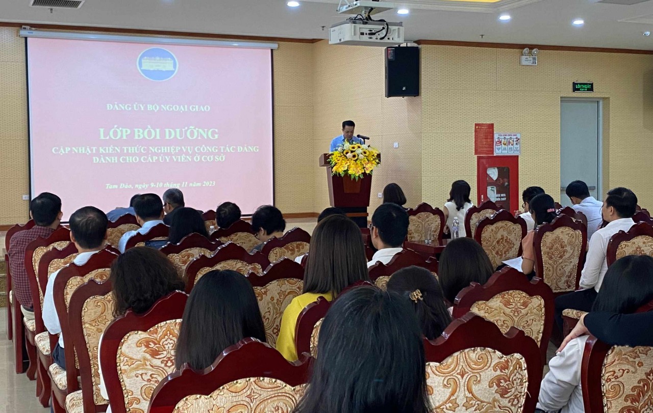 Đảng ủy Bộ Ngoại giao tổ chức lớp bồi dưỡng, cập nhật kiến thức về nghiệp vụ công tác đảng tại tỉnh Vĩnh Phúc