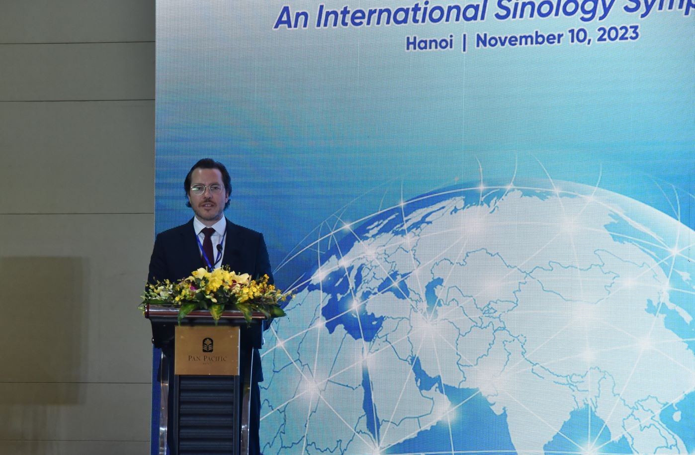 (11.10) Ông Florian Florian Feyerabend, Đại diện Viện Konrad-Adeneur (KAS), cho rằng Hội thảo là dịp dể trao đổi kiến thức về Trung Quốc, xây dựng một góc nhìn thực tế, phù hợp về vai trò của Trung Quốc trong quản trị toàn cầu. (Ảnh: Đức Khải) (11.10) Ông Florian Florian Feyerabend, Đại diện Viện Konrad-Adeneur (KAS), cho rằng Hội thảo là dịp dể trao đổi kiến thức về Trung Quốc, xây dựng một góc nhìn thực tế, phù hợp về vai trò của Trung Quốc trong quản trị toàn cầu. (Ảnh: Đức Khải)