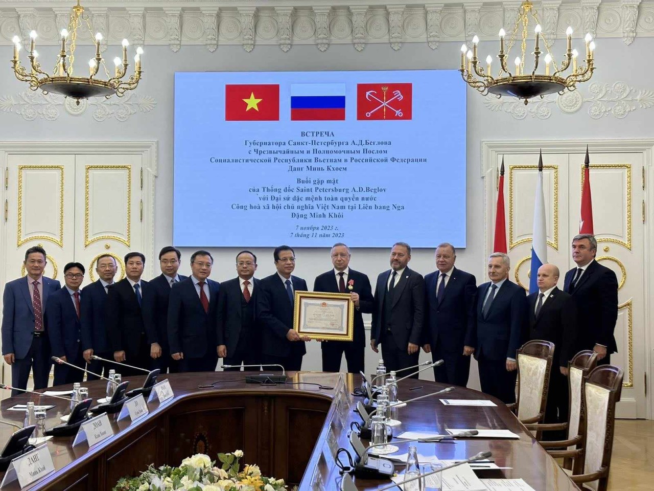 Trao tặng Huân chương Hữu nghị cho Thống đốc Saint Petersburg và Viện Hồ Chí Minh - Đại học Tổng hợp Saint Petersburg Trao tặng Huân chương Hữu nghị cho Thống đốc Saint Petersburg và Viện Hồ Chí Minh - Đại học Tổng hợp Saint Petersburg