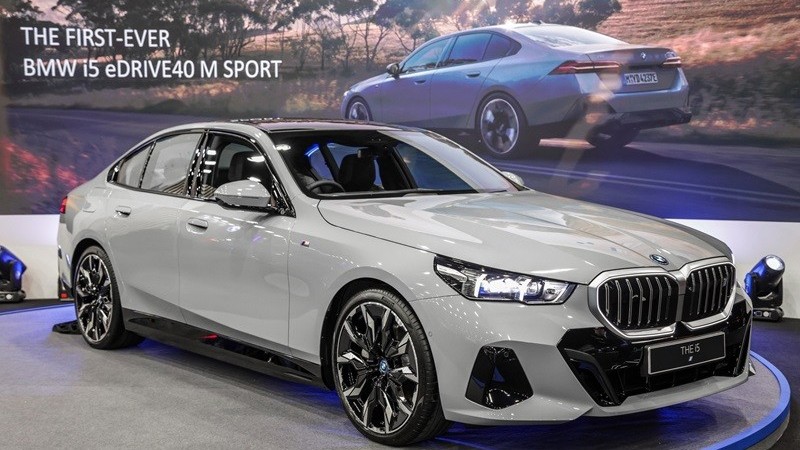 Cận cảnh xe điện BMW i5 2024 ra mắt tại Malaysia, giá trên 2 tỷ đồng