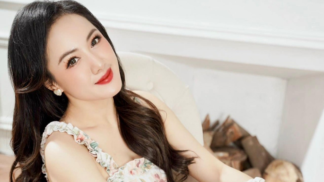 Phong cách thanh lịch, quyến rũ của BTV Hoài Anh