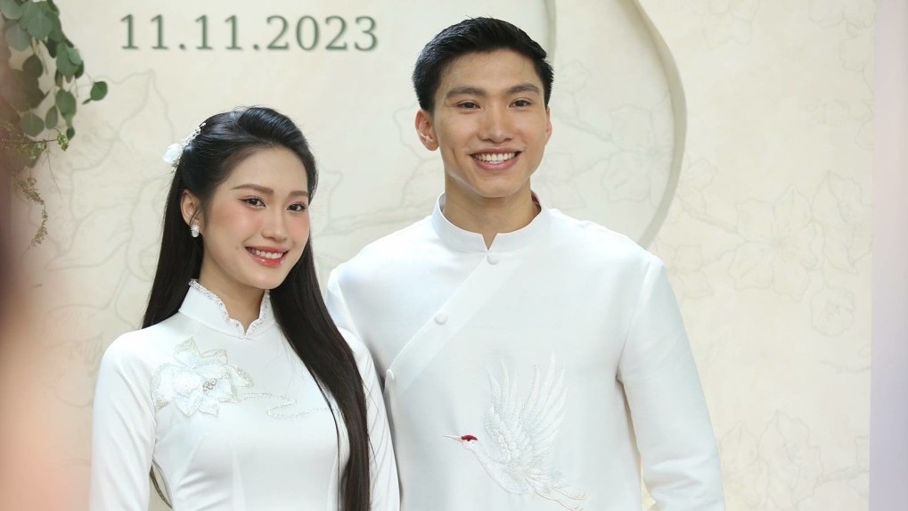 Đám cưới Đoàn Văn Hậu - Doãn Hải My: Chú rể chi tiền tỷ mua hoa nhập, rước dâu bằng xích lô