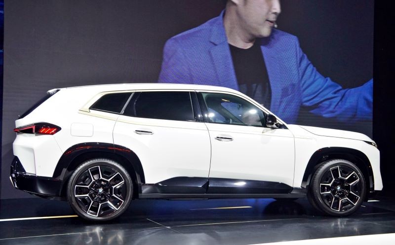 Cận cảnh SUV hiệu năng cao BMW XM vừa ra mắt tại Việt Nam
